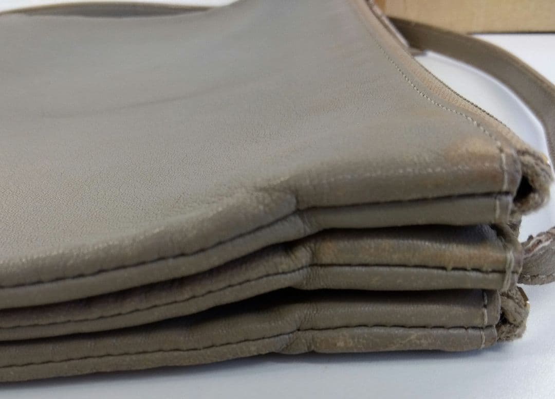 AMZ08 セリーヌ トリオ ショルダーバッグ クロスボディ ゴールド金具 AMZ08 セリーヌ トリオ ショルダーバッグ クロスボディ ゴールド金具