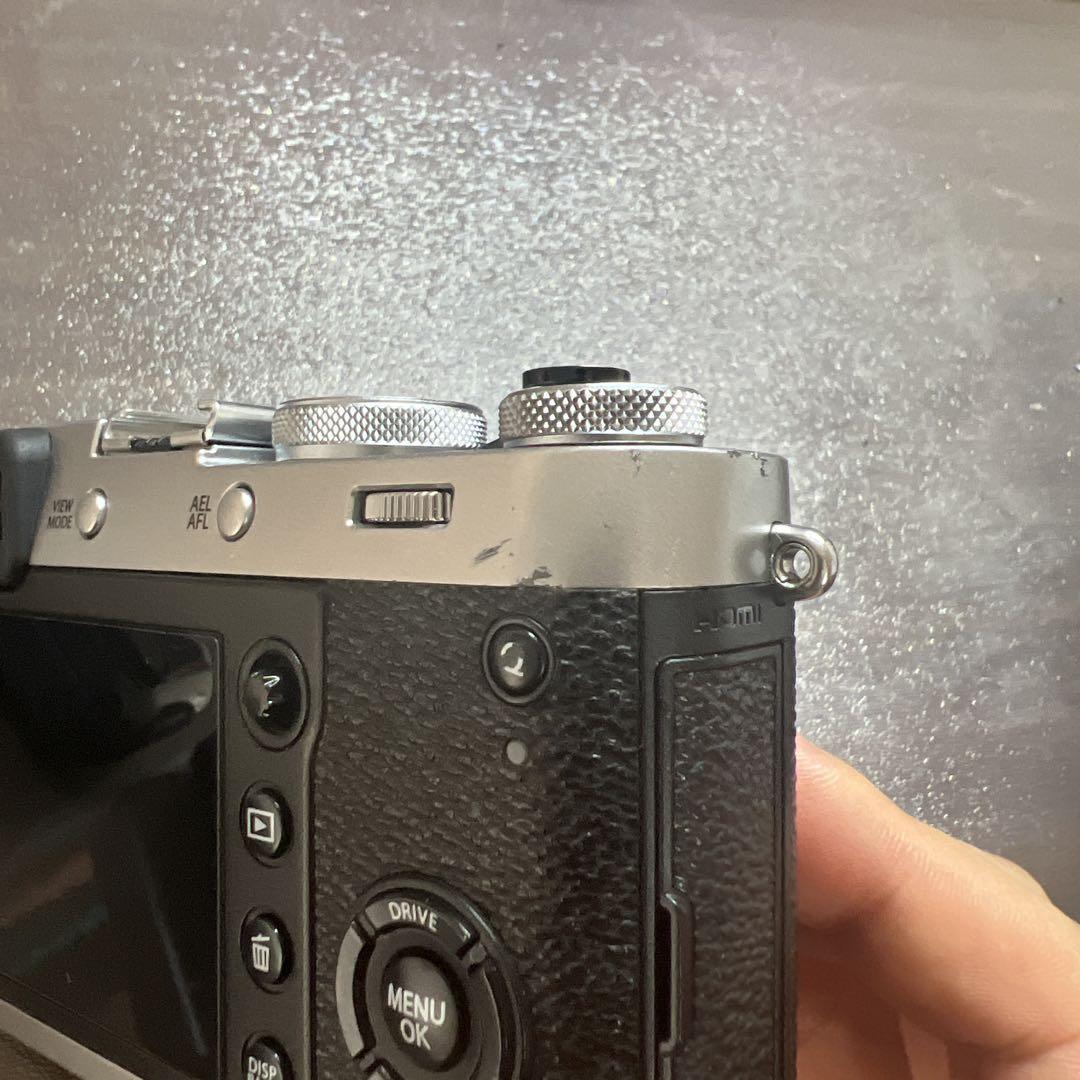 FUJIFILM X100F シルバー【※EVF使用時難有り】 FUJIFILM X100F シルバー【※EVF使用時難有り】
