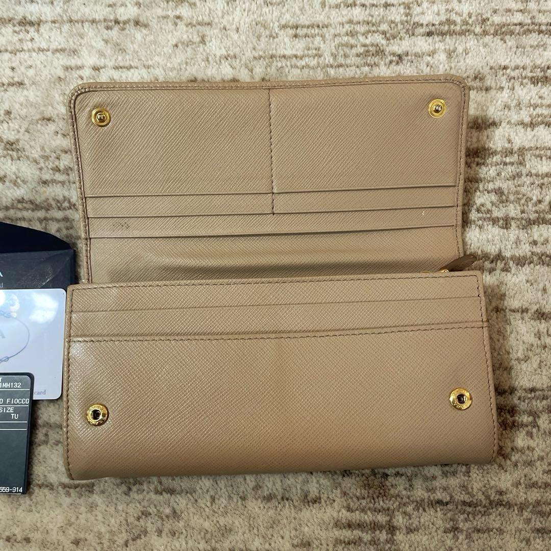 PRADA 長財布　ベージュ