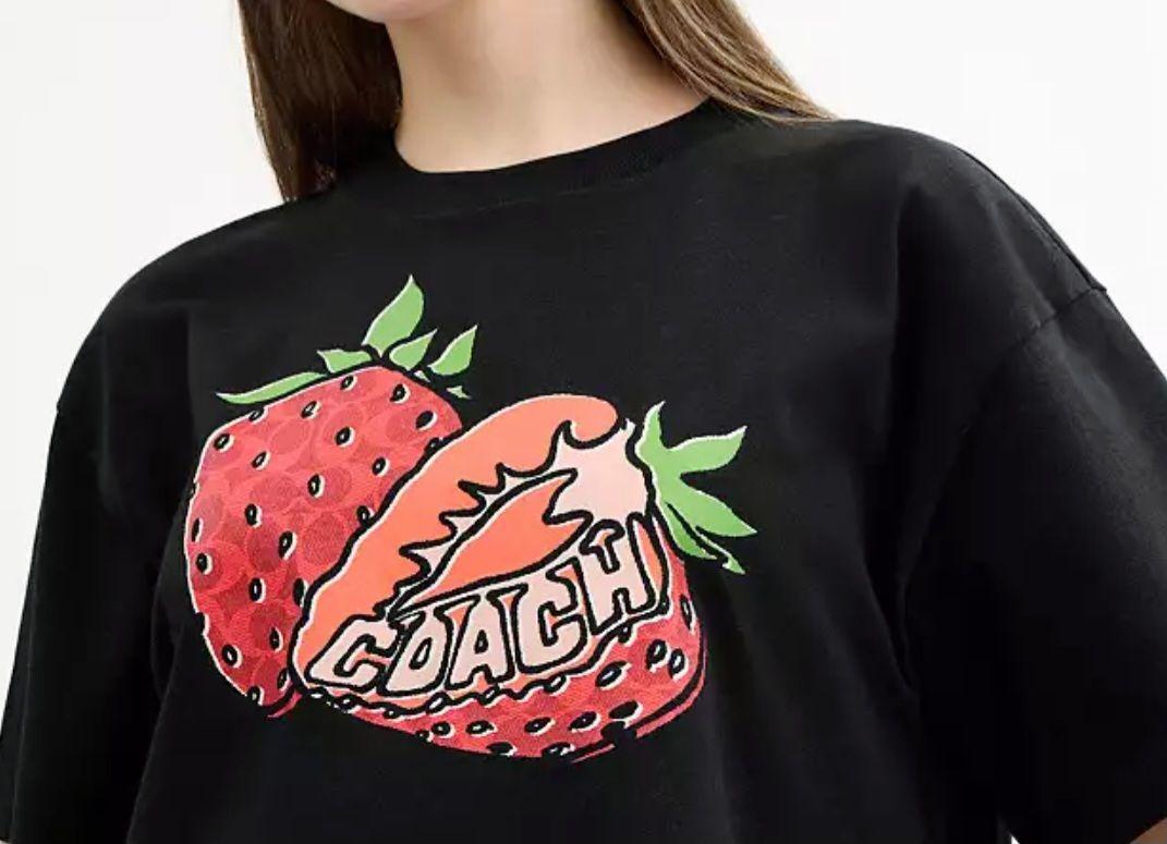 新作★【COACH】ストロベリー クロップド Tシャツ COACH 新品・タグ付き!ストロベリークロップドTシャツ ブラック