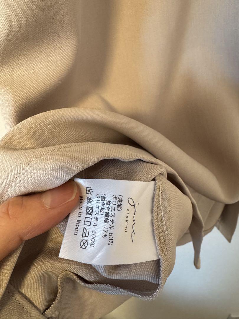 専用　june little closetのミルクベージュ フリル付きワンピ