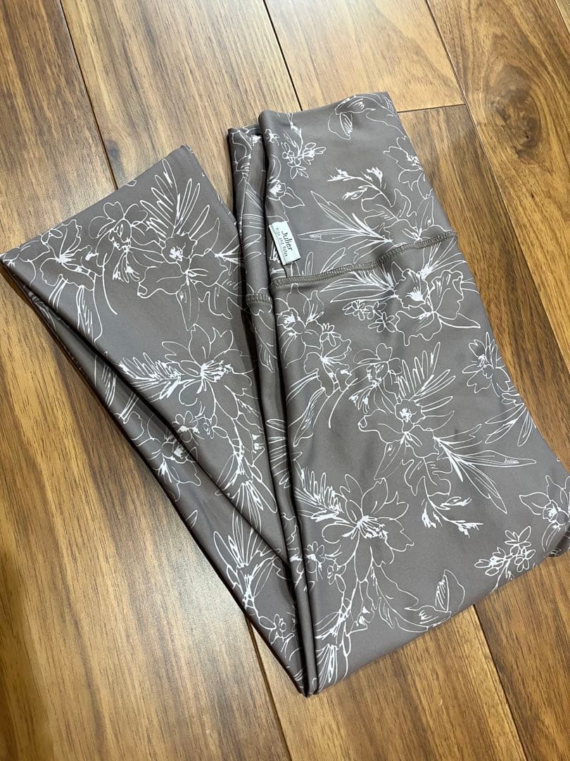 ジュリエ　Julier Line Flowerプリントスーパーハイレギンス