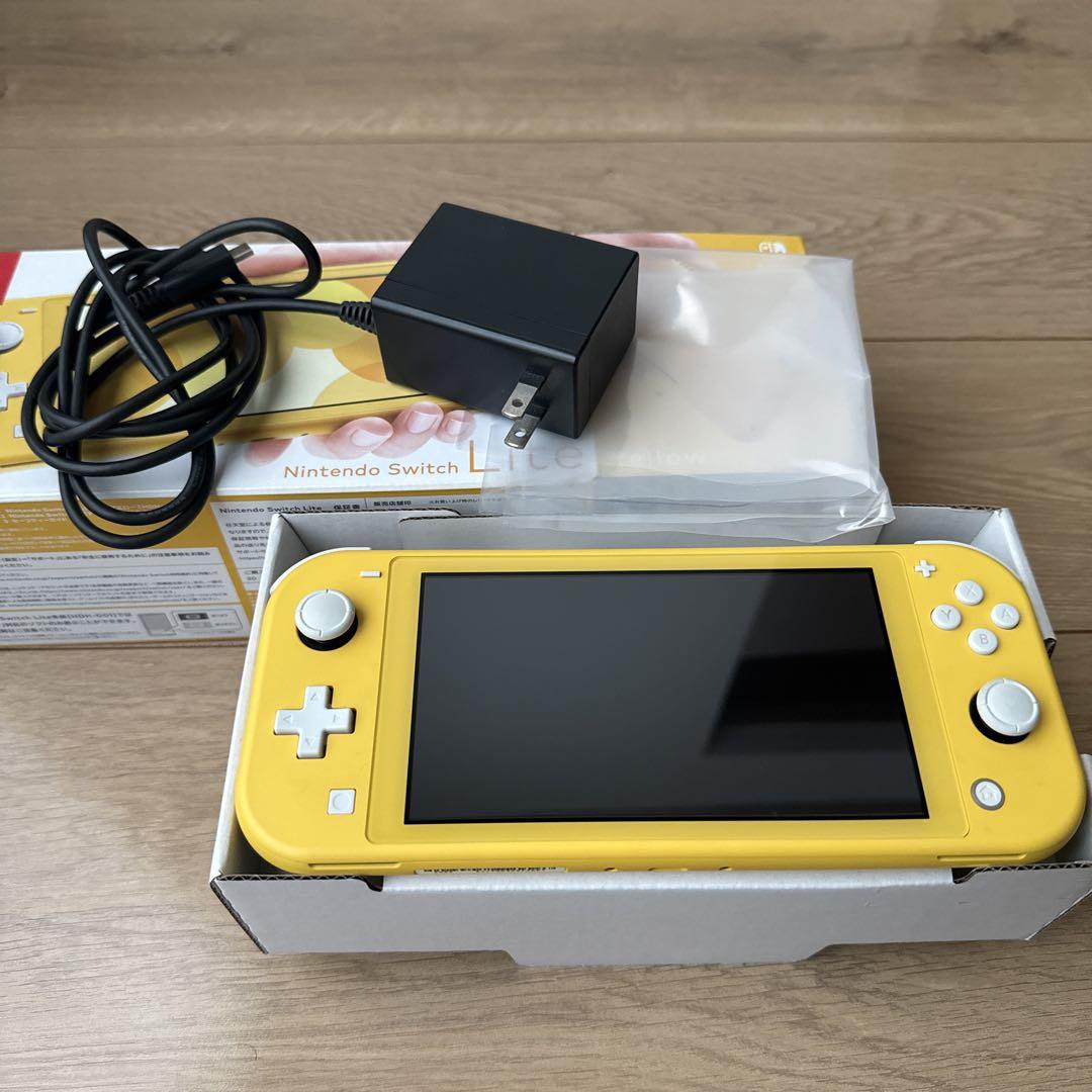 Nintendo Switch Lite イエロー　本体　アダプタ付き Nintendo Switch Lite イエロー 本体 ACアダプター付き