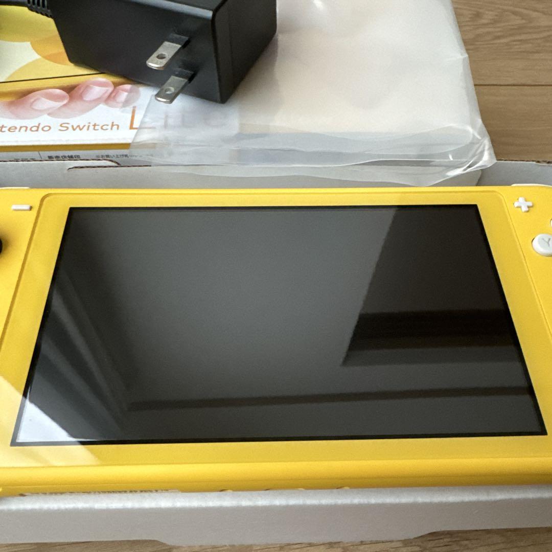 Nintendo Switch Lite イエロー 本体+純正ACアダプター Nintendo Switch Lite イエロー 本体 + ACアダプター