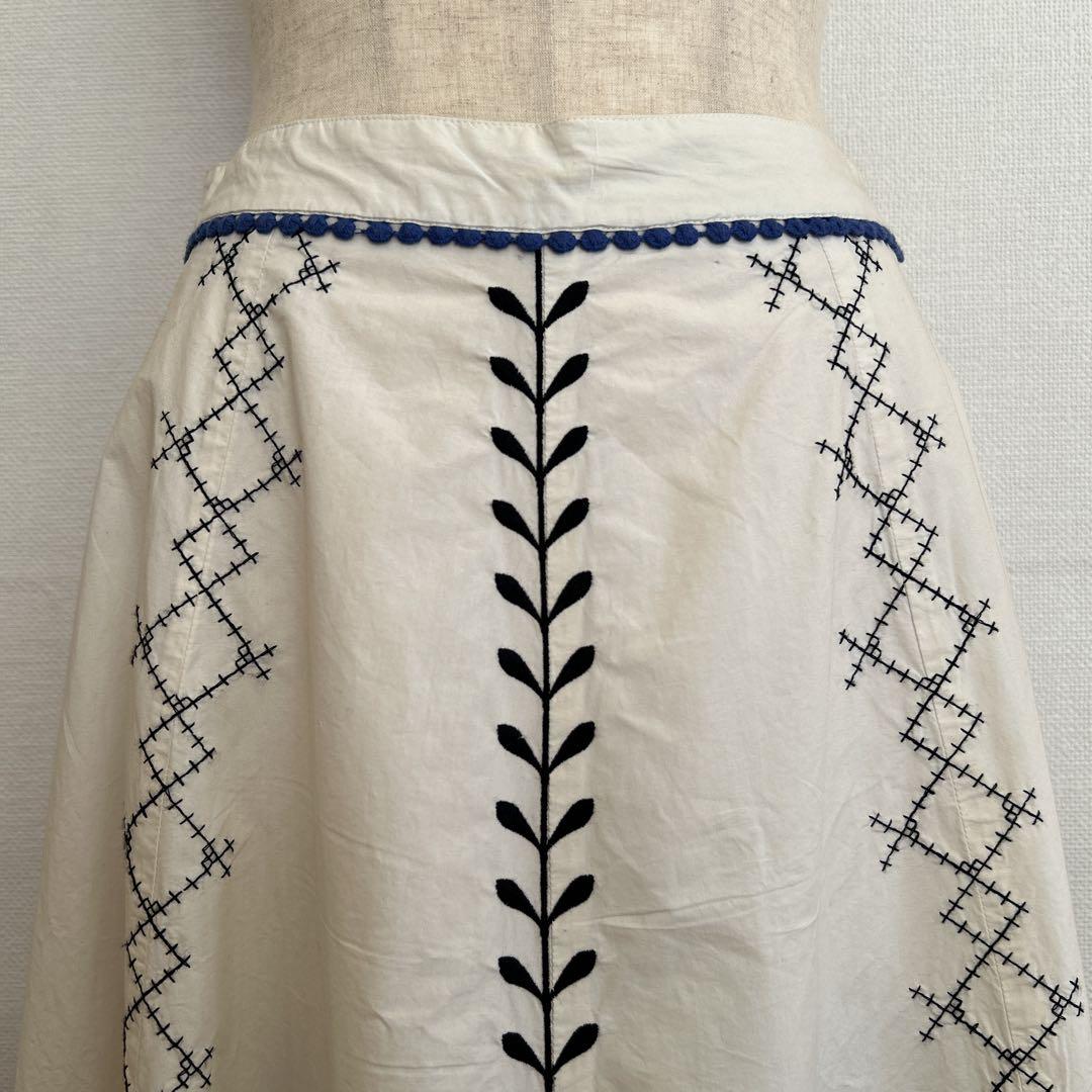 【新品・タグ付】HOSS INTROPIA ホスイントロピア 刺繍入りスカート