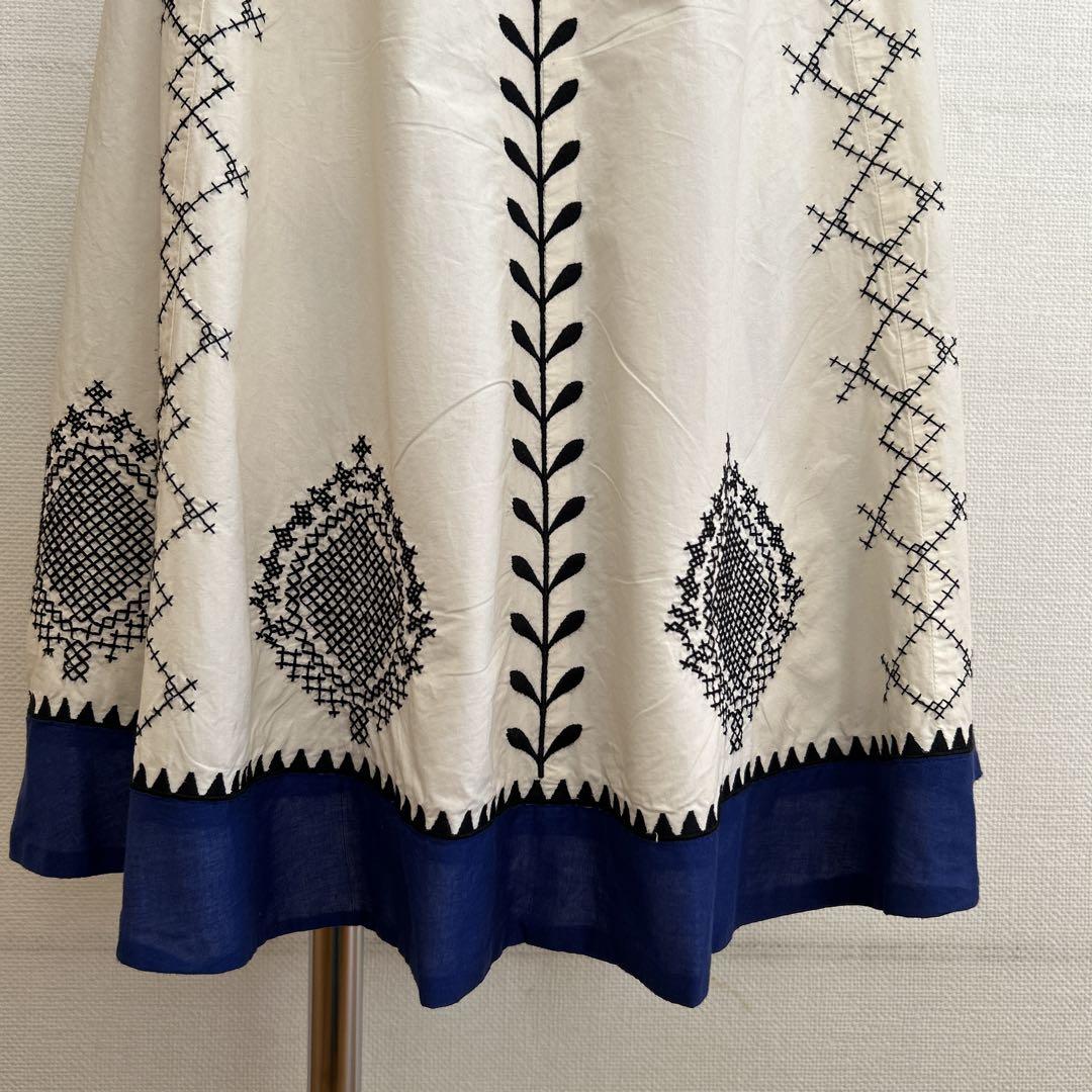 【新品・タグ付】HOSS INTROPIA ホスイントロピア 刺繍入りスカート