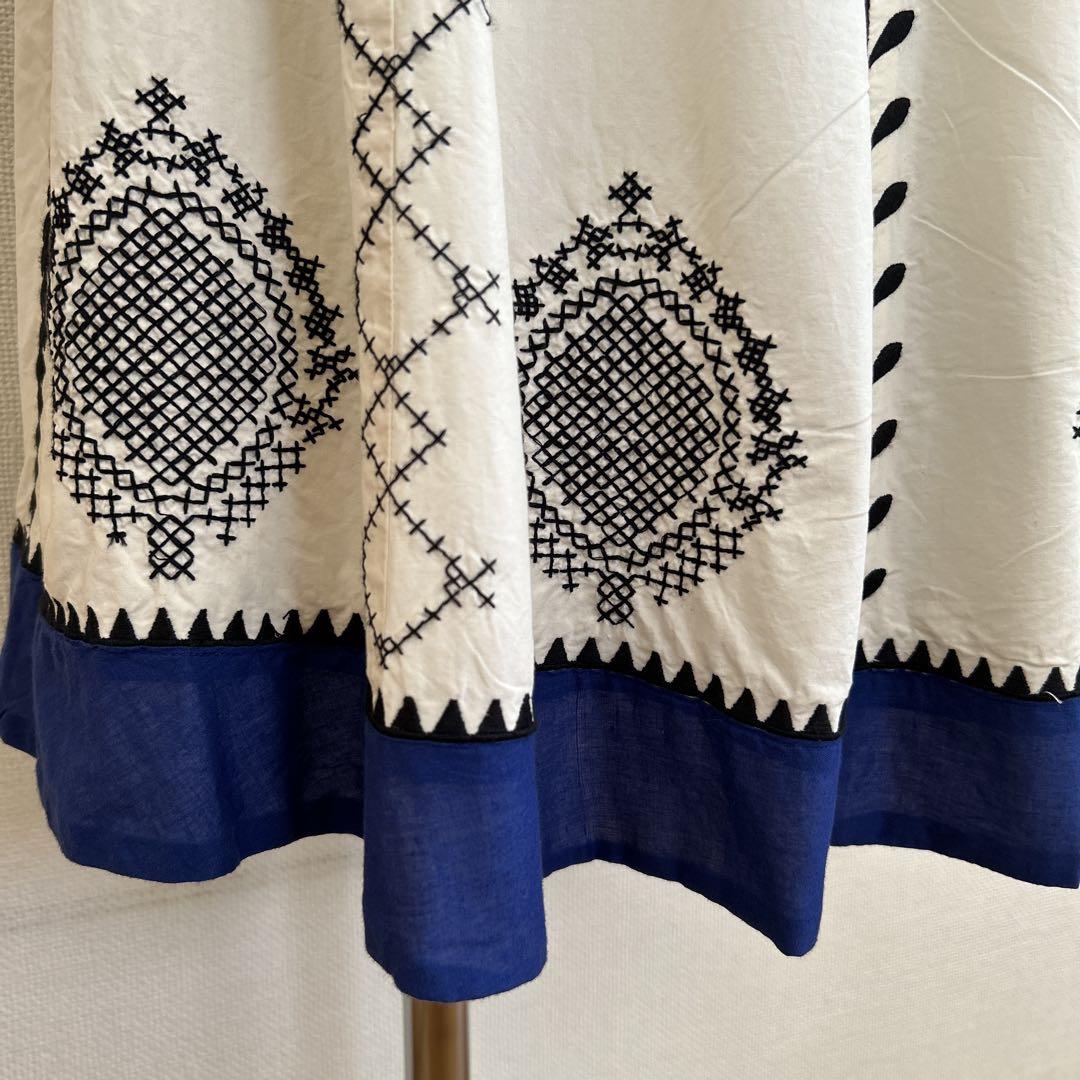 【新品・タグ付】HOSS INTROPIA ホスイントロピア 刺繍入りスカート