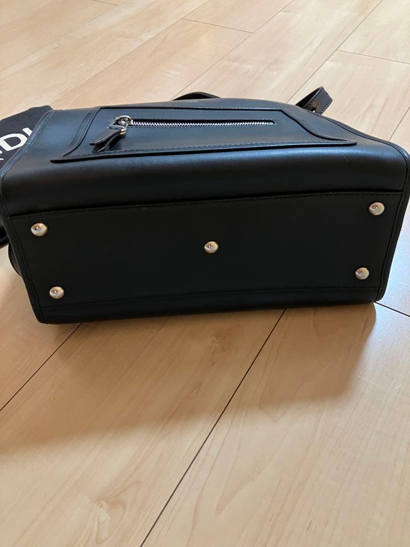 最終価格 FENDI ラナウェイ スモールバッグ 最終価格 FENDI ラナウェイ スモールバッグ