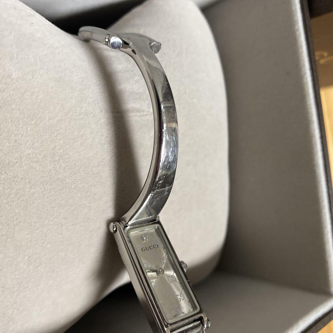 GUCCI ‘グッチ 時計‘ 1500L シルバー文字盤 レディース