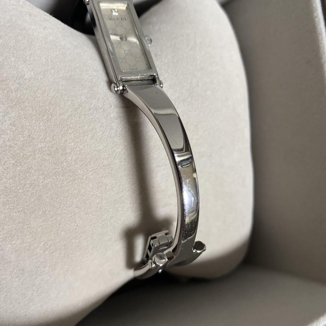 GUCCI ‘グッチ 時計‘ 1500L シルバー文字盤 レディース