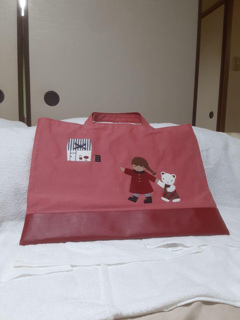 新品タグ付き　ファミリアデニムバック赤「あのカフェに行こう」　再値引きしました