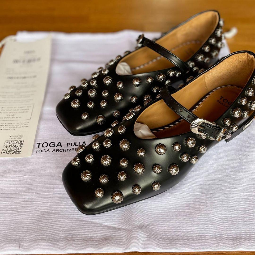 [新品]25SS TogaPulla スタッズフラットシューズ
