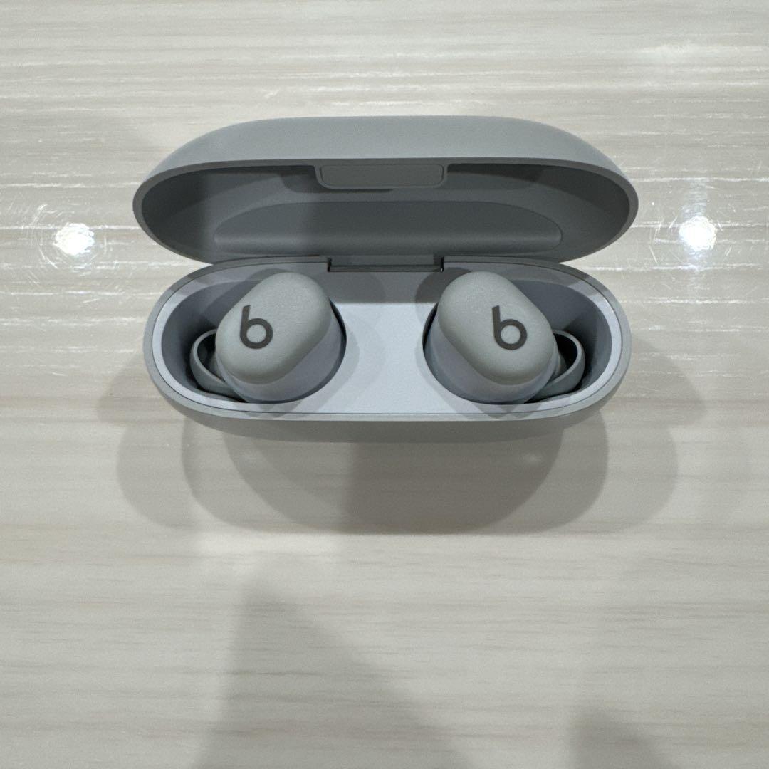 Beats Solo Buds ワイヤレスイヤフォン — ストームグレイ