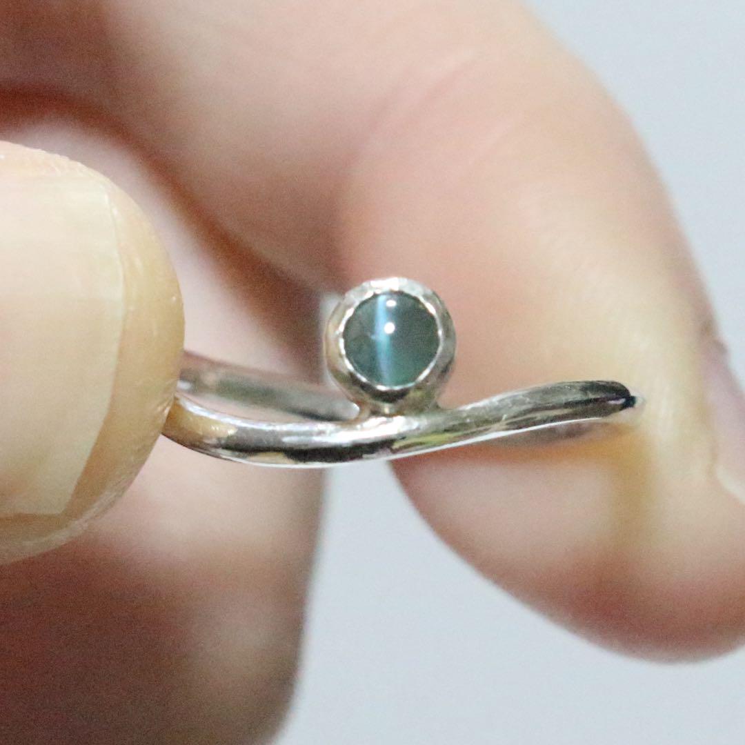 青緑色のアレキサンドライトキャッツアイの覆輪ウェーブシルバーリング約11.5号 青緑色のアレキサンドライトキャッツアイの覆輪ウェーブシルバー