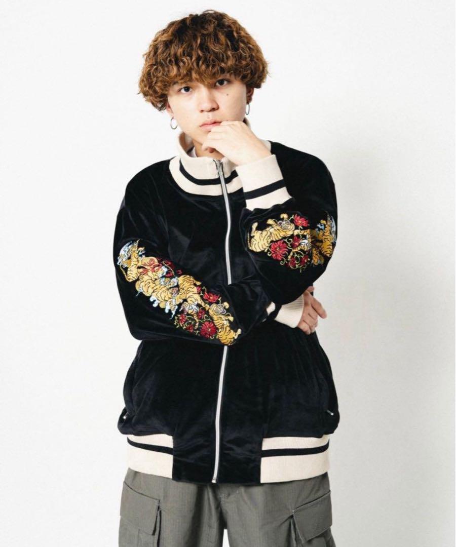 チュウカタベタイ　Tiger track crop jacket ［L］