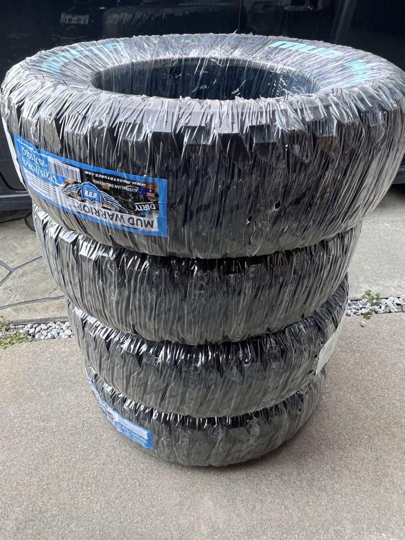 タイヤ・ホイール MONSTA MUD WARRIOR M/T 215/70R16 107/105