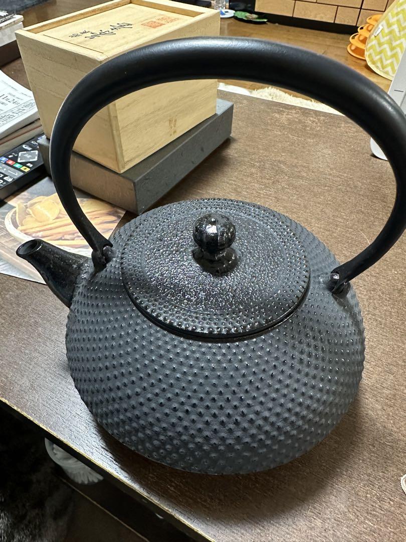 黒い鋳鉄製鉄瓶