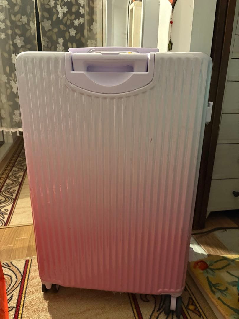 グラデーション桜色 軽量中型キャリーケース TBS目立った傷や汚れなし
