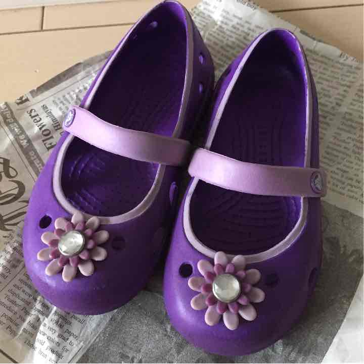 メルカリ Crocs 花モチーフ付きキッズサンダル ラバーサンダル クロックス 8 中古や未使用のフリマ メルカリ Crocs 花モチーフ付きキッズサンダル ラバーサンダル クロックス 8 中古や未使用のフリマ
