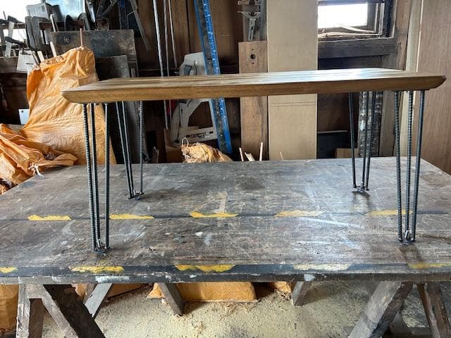 木製天板のミニマリストテーブル 鉄筋溶接脚 TV雑誌で紹介 PRO大工が造ってる NEXPOTALLINN_EU