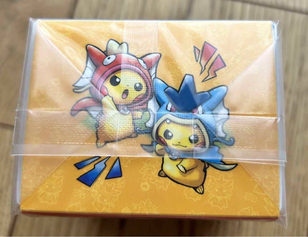 デッキケース メガトーキョーのピカチュウ⭐︎コイキングごっこ