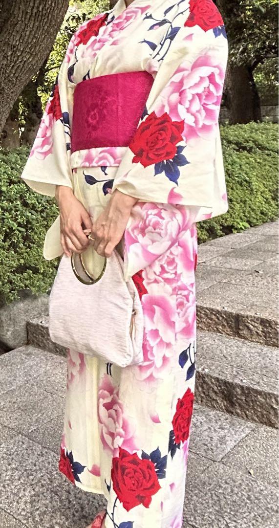 希少　　ふりふ　薔薇柄浴衣