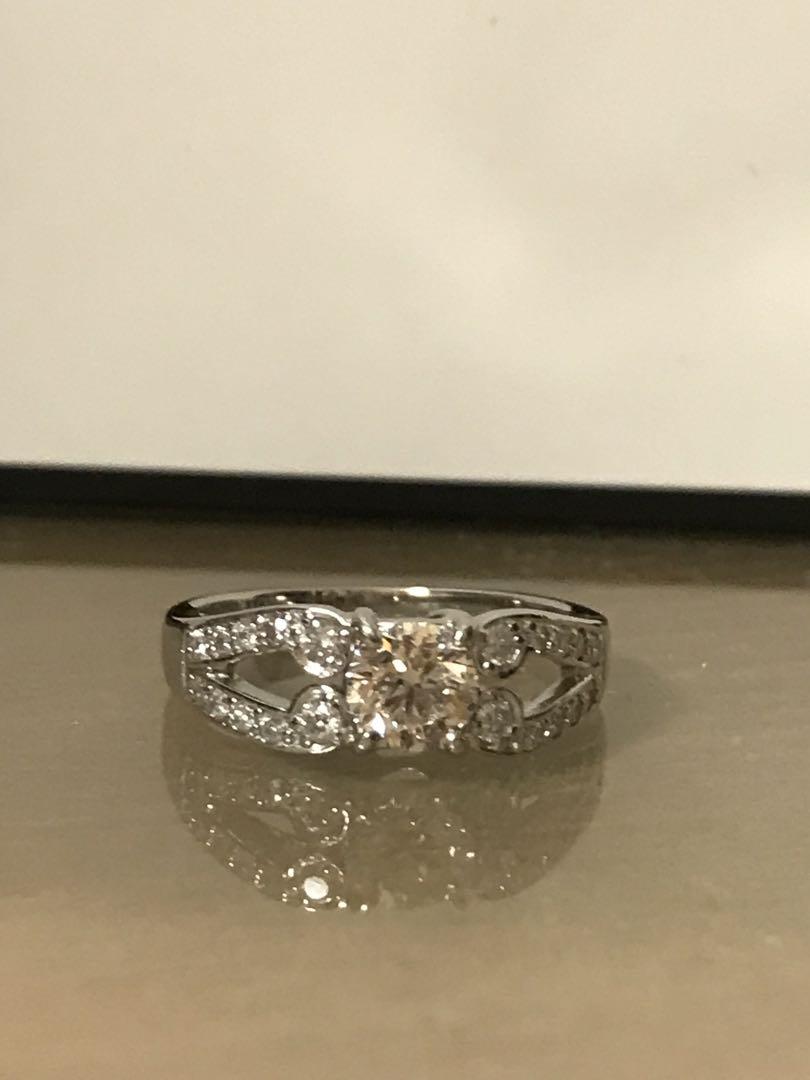 ✨試着のみ✨ダイヤモンド　リング　0.72ct pt900