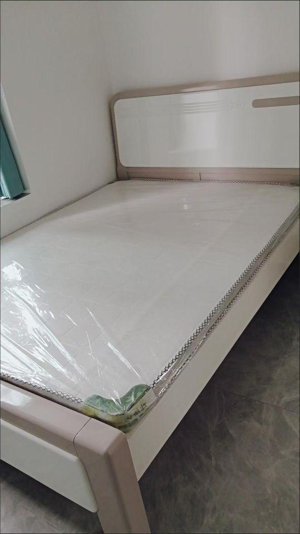ベージュ