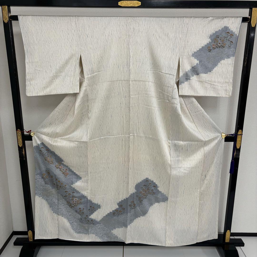 金駒刺繍 金彩 亀甲 花柄 素敵なデザイン 紋無し 付下げ 訪問着T