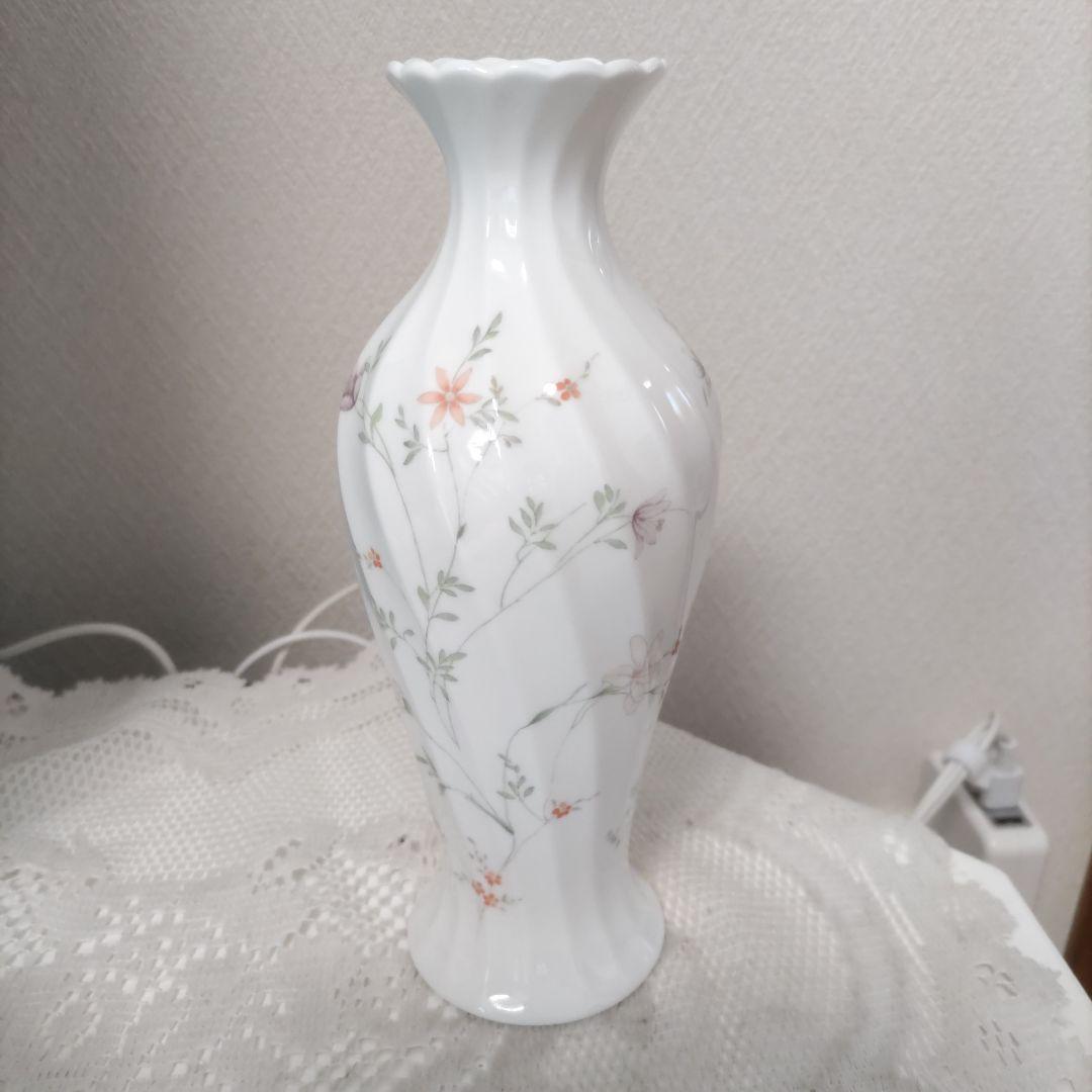 Wedgwood 花瓶 陶磁器 花柄、21cm