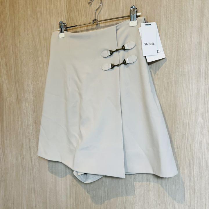【新品・タグ付】 SNIDEL スナイデル ビットスカショーパン アイボリー