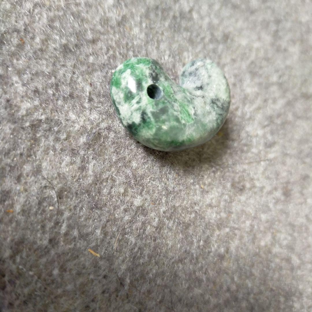 糸魚川翡翠目立った傷や汚れなし