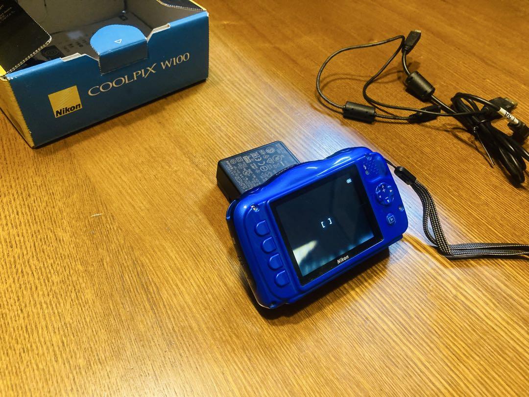お値下げ‼️ニコンの防水コンパクトデジカメ、クールピクスW100、青色