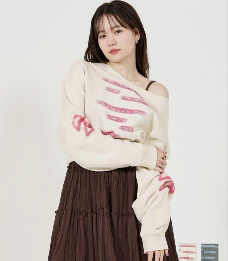 TINA:JOJUN ティーナジョジュン スプレーデザイン オフショルスウェット