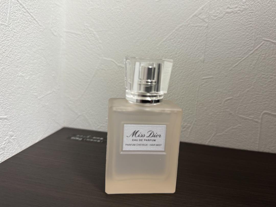 Miss Dior ヘアミスト (新製品) ノベルティポーチ付き 2025年最新】ミスディオールノベルティの人気アイテム - メルカリ