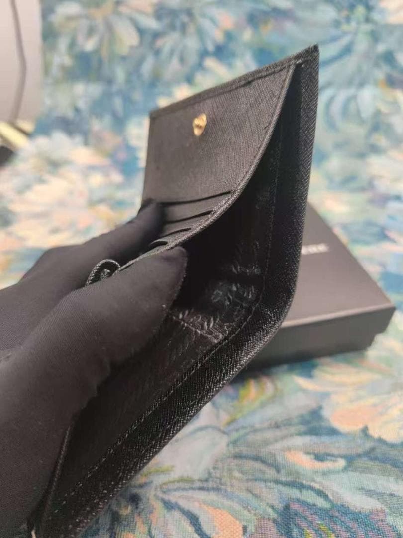 PRADA 三つ折り財布 ブラック