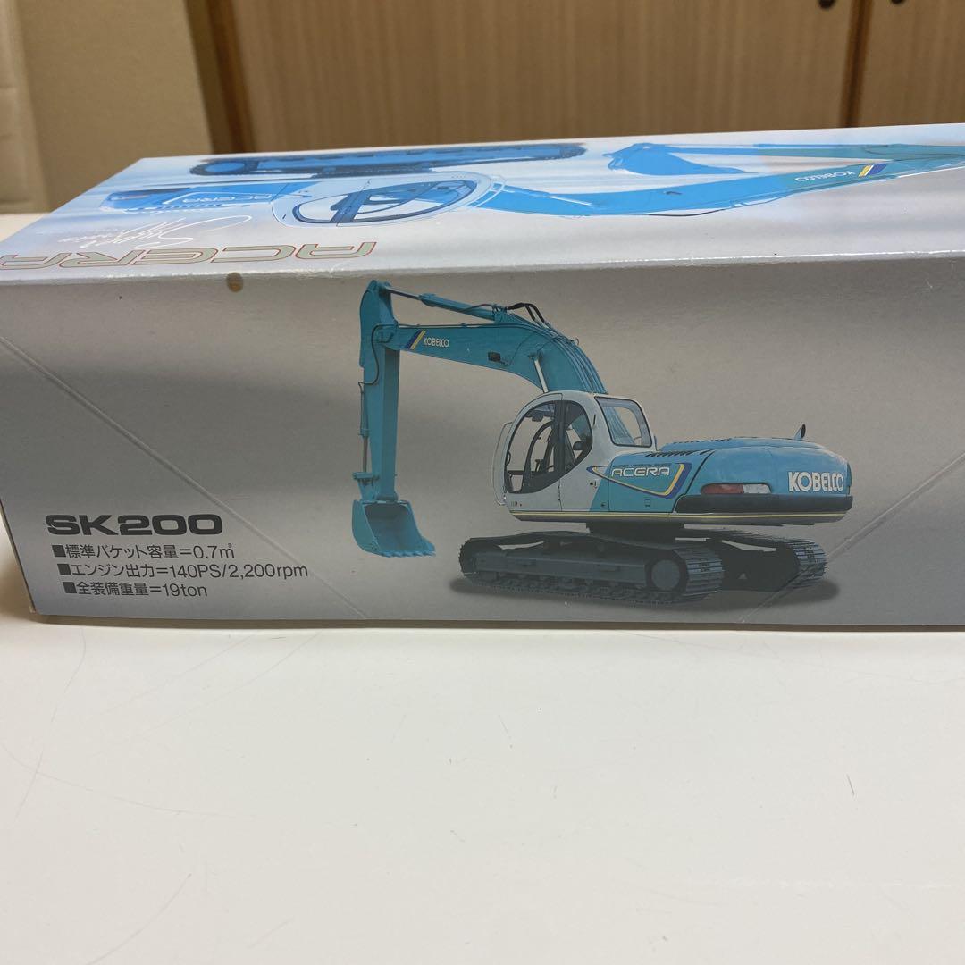 KOBELCO SK 200 ショベルカー　おもちゃ
