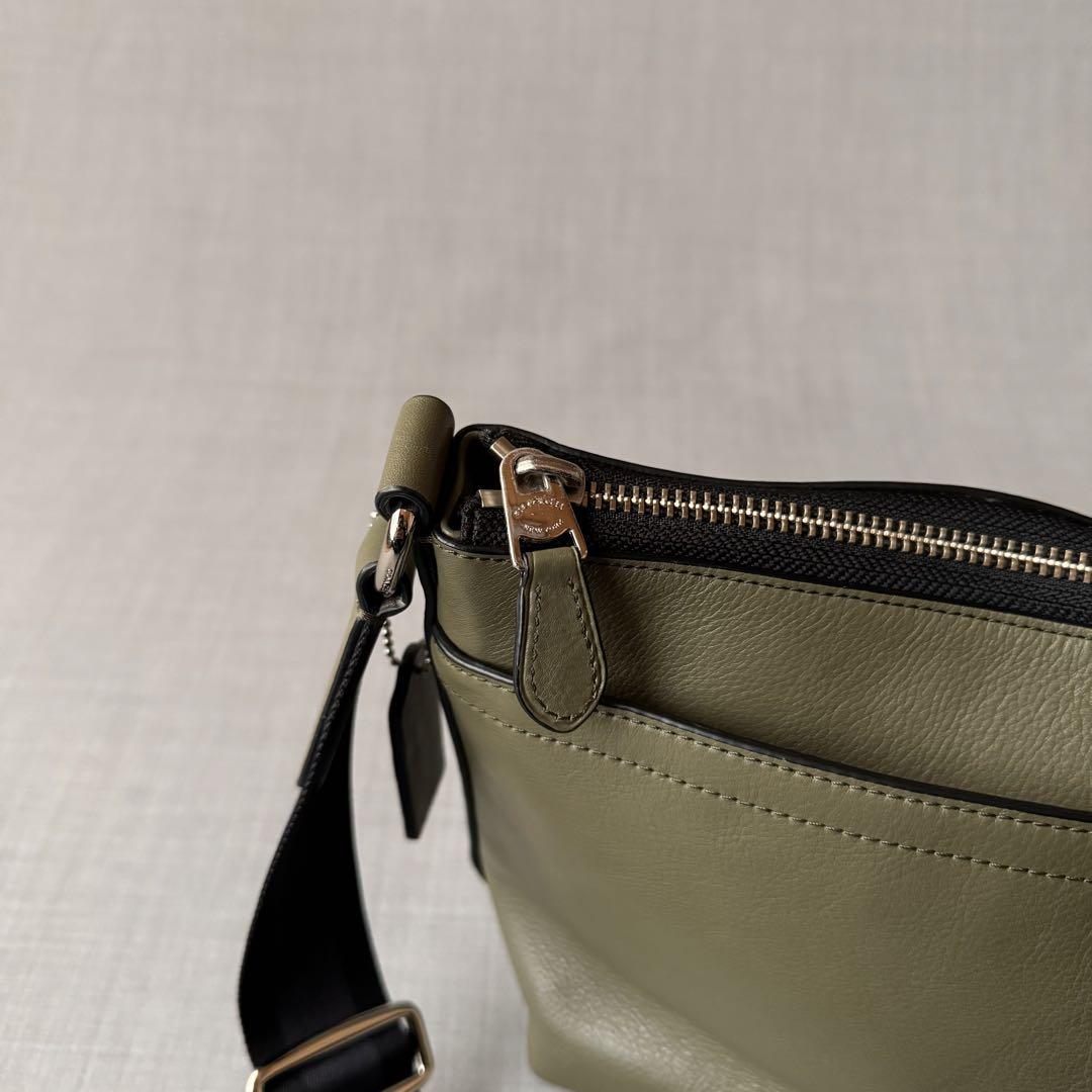 美品 COACH CHARLES FLIGHT BAG ショルダーバッグ カーキ