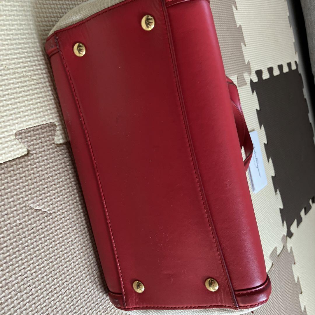 フェラガモ　　エイミー