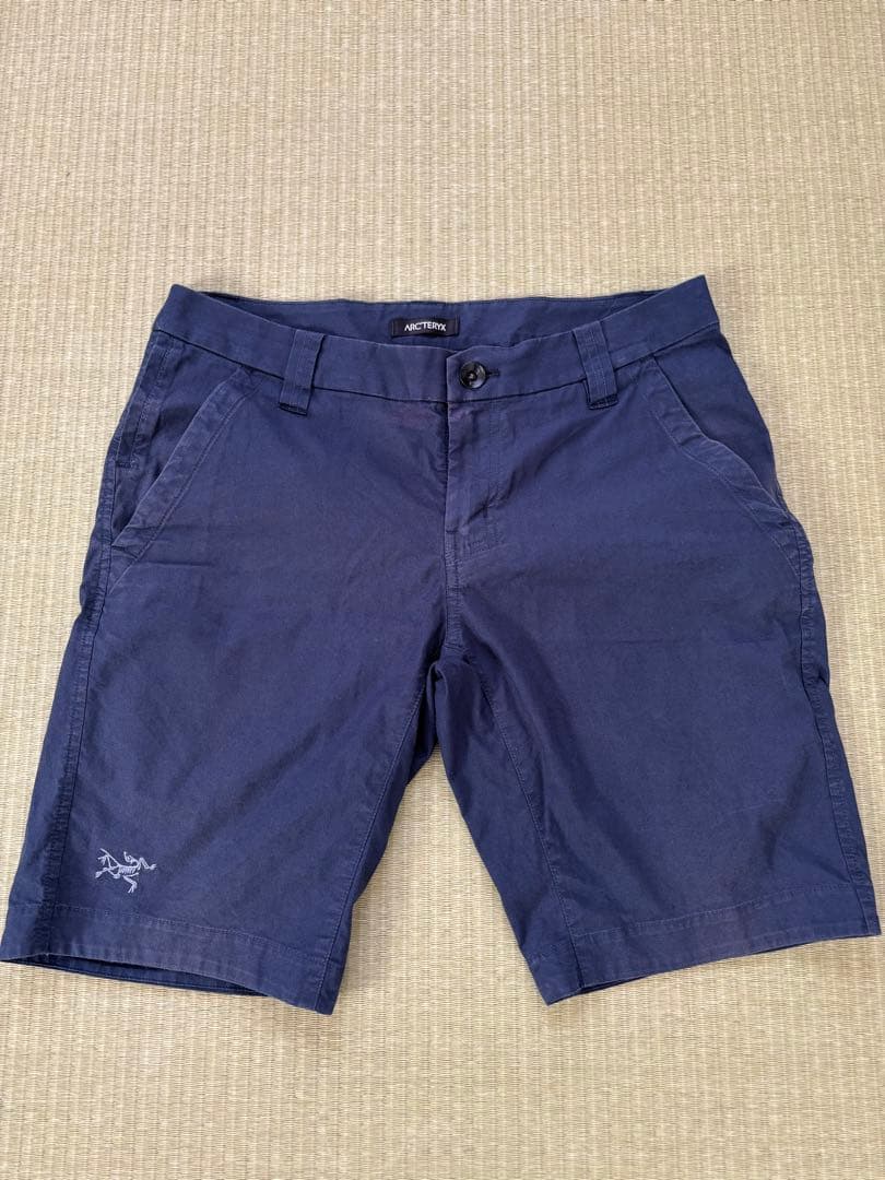 ARCTERYX ネイビー ショートパンツ