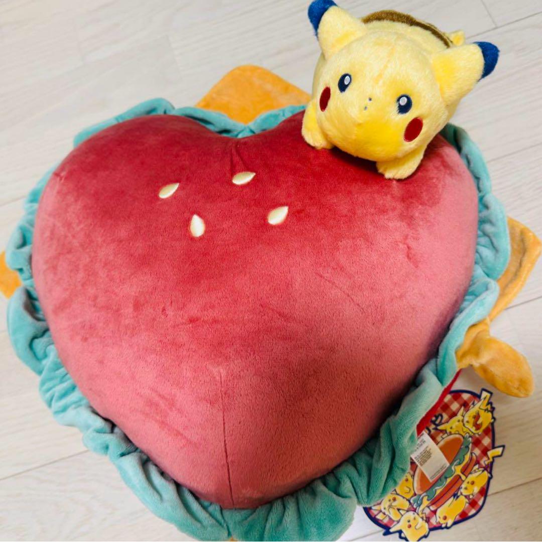 最終値下げ　ピカチュウ ぬいぐるみ ハート型クッション　ポケモンセンター限定 ピカチュウ ハート型クッション - メルカリ