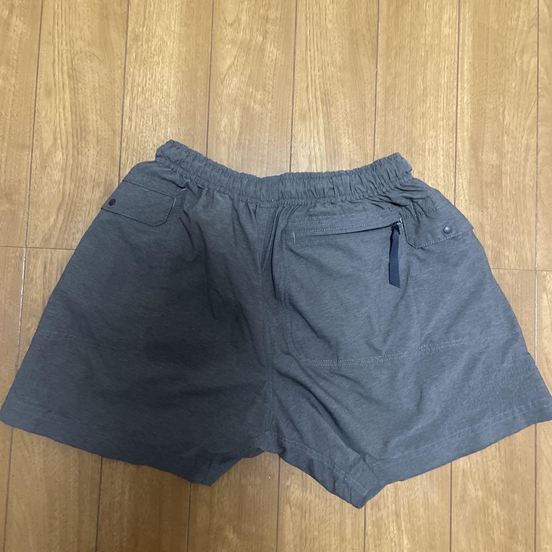 グレー ポケット付きショートパンツ