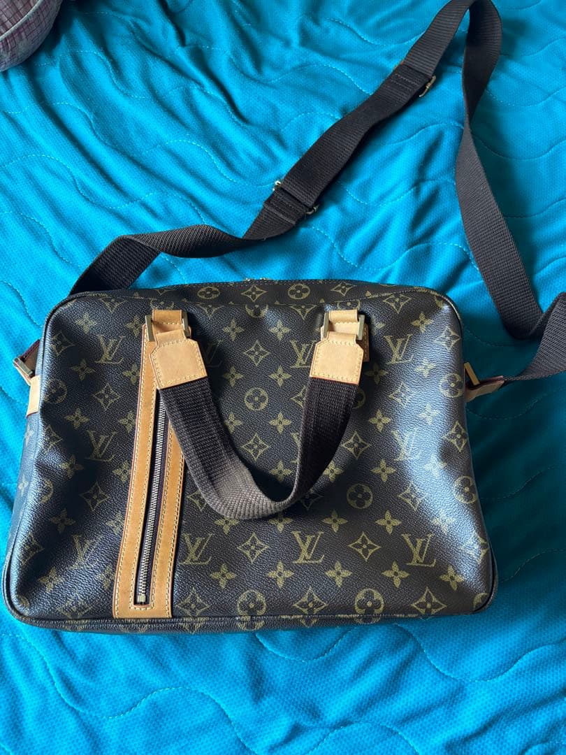 LOUISVUITTONショルダーバック LOUISVUITTONショルダーバック