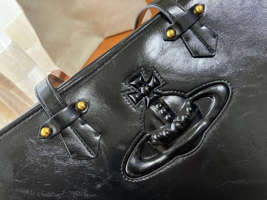 美品　ヴィヴィアン　トートバッグ　黒　オーブ　A4可