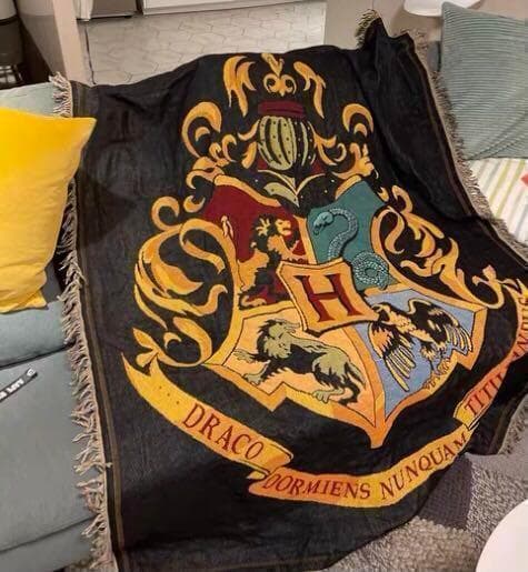 ハリーポッター　校章　タペストリー　ラグ　壁掛け　お洒落　ブランケット