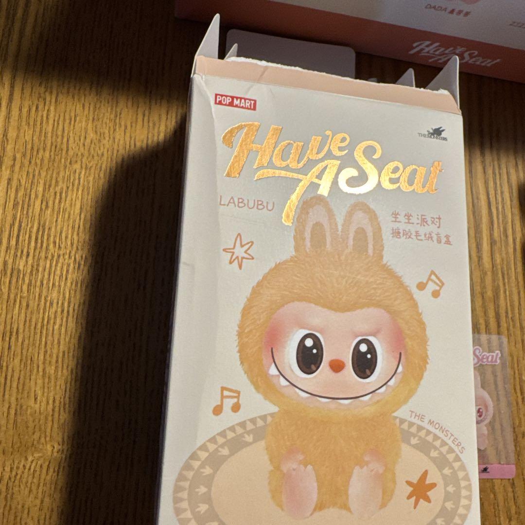 【正規品　店舗購入】POP MART ラブブ ハブアシートDADA 正規品POP MART The Monsters ラブブ ハブアシート DADA - メルカリ