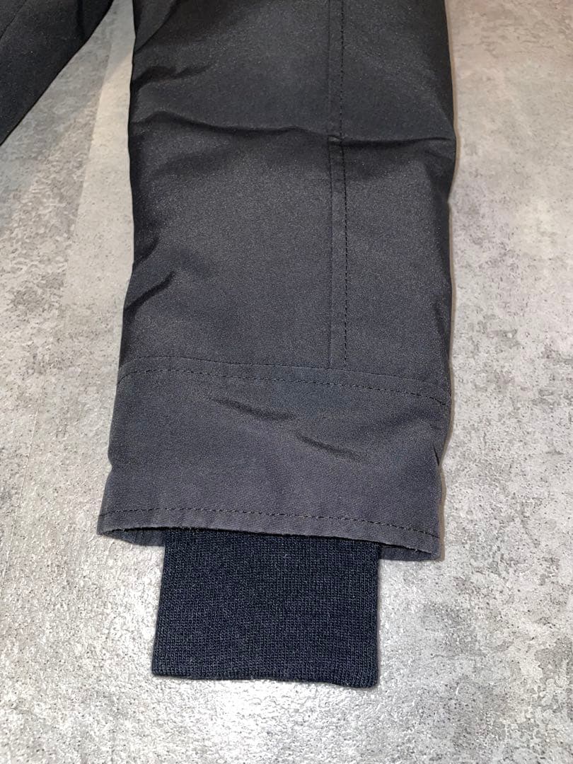 ブラック ダウンジャケット