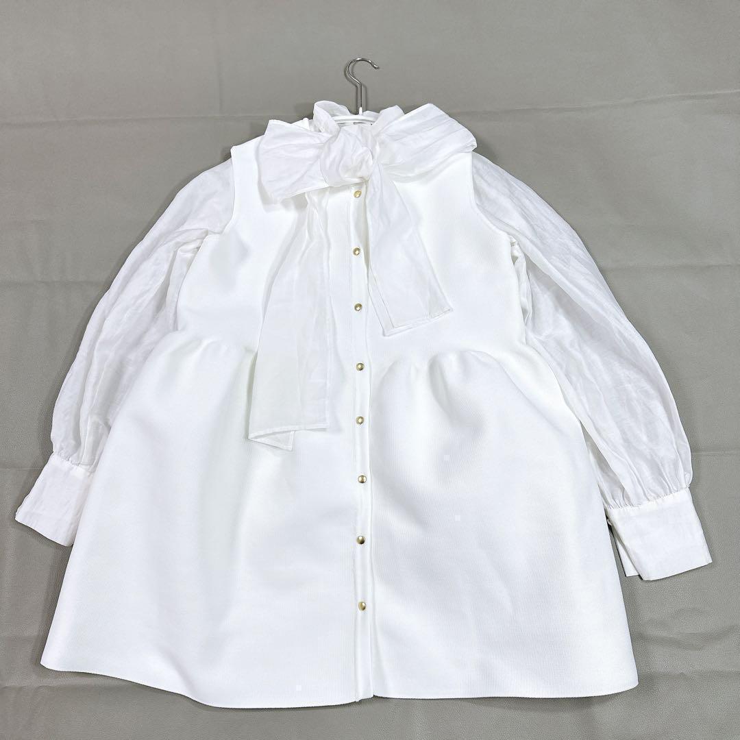 美品 ビアズリー BEARDSLEY ペプラムノースリーブジレ 白 ストレッチ