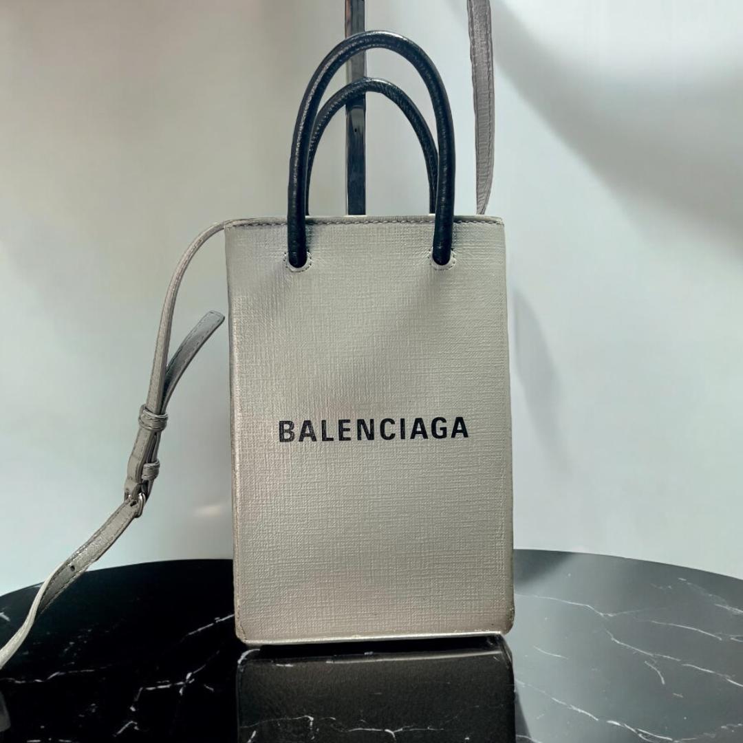 ✨正規品＆超人気商品‼️✨ バレンシアガ フォンホルダー