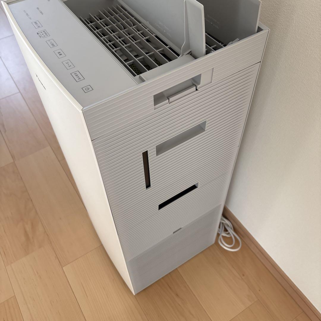 DAIKIN 空気清浄機　ACK70Y-W ①